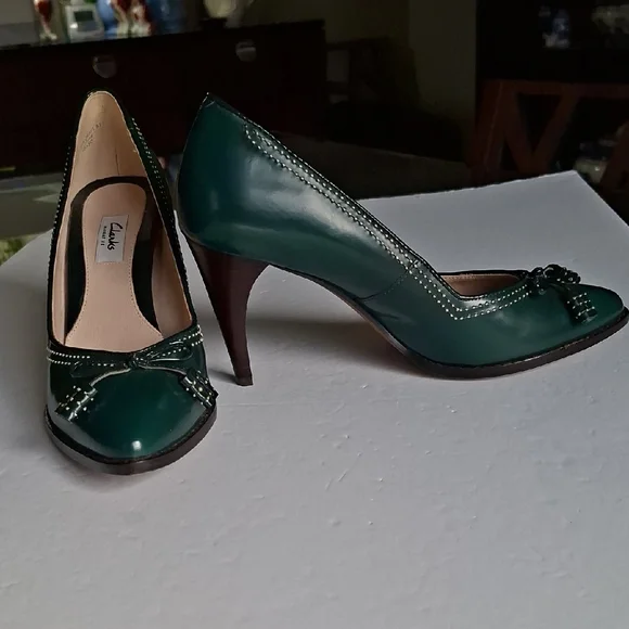 Clarks Women's Dark Green Heels with Bow Detail - Picture 4 of 7